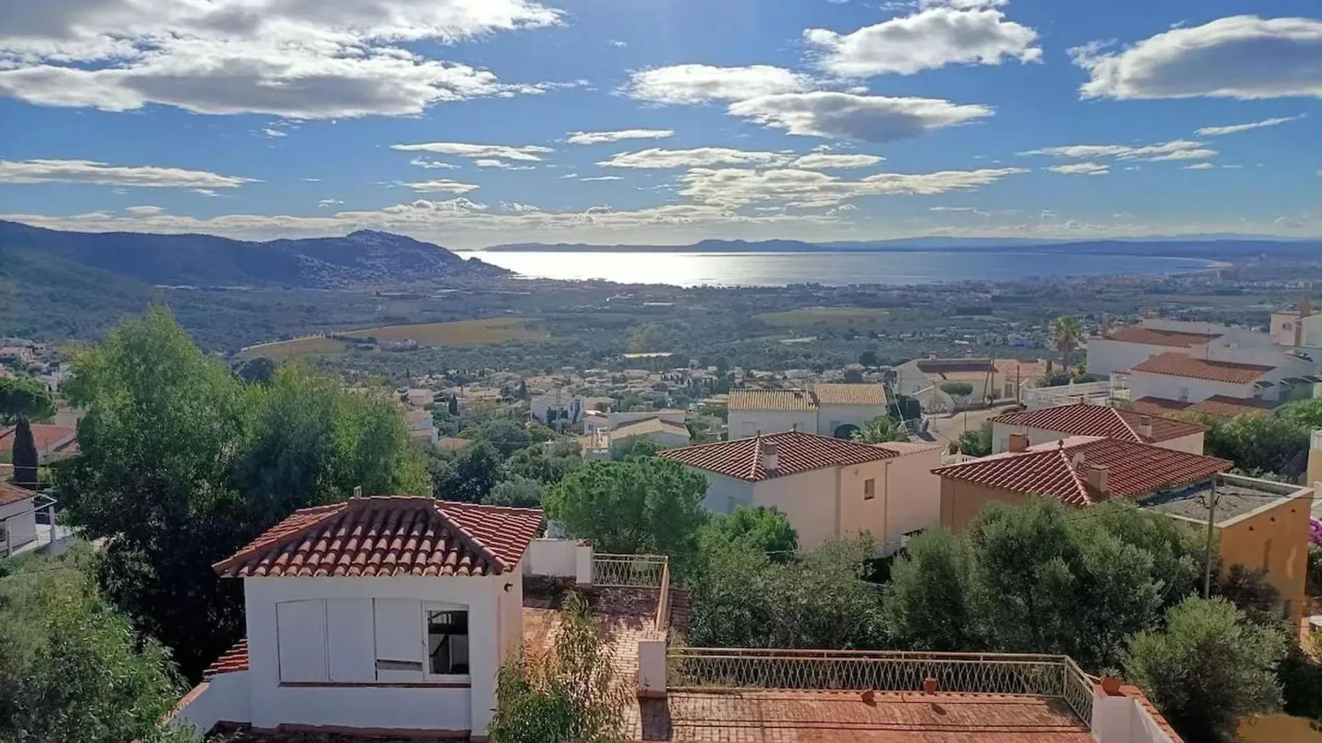 Modern House With City View In El Mas Fumats Selva de Mar Holiday home